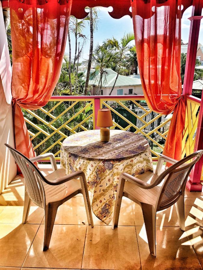 Appartement Duplex Climatise Avec Wi-Fi - Plage Pointe Marin A Pieds, Recemment Renove Sainte-Anne Eksteriør billede